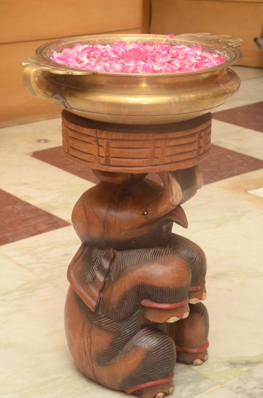 Hotel Kanakabhishegam First Hotel From The Thirukadaiyur Temple Tirukkadaiyur 外观 照片
